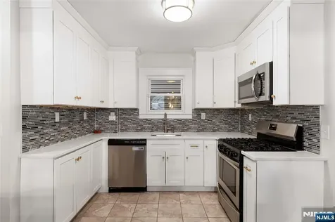 38 Hinsdale Place Newark NJ 07104