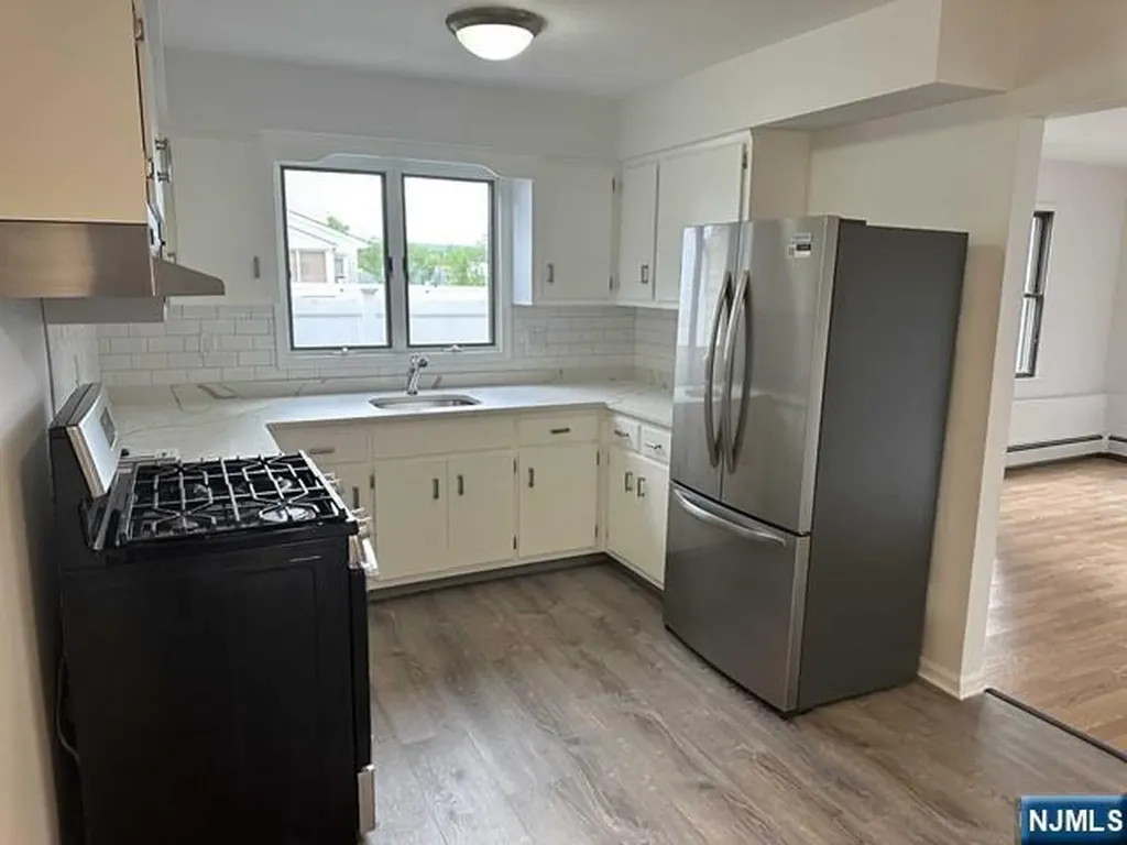 41 Kipp Avenue Elmwood Park NJ 07407