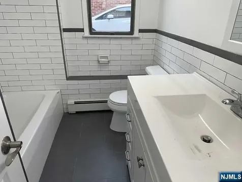 41 Kipp Avenue Elmwood Park NJ 07407