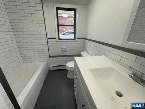 41 Kipp Avenue Elmwood Park NJ 07407