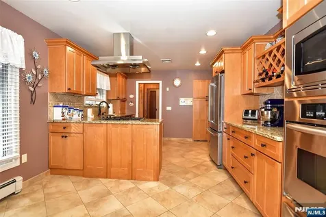 7 Jefferson Place Wayne NJ 07470