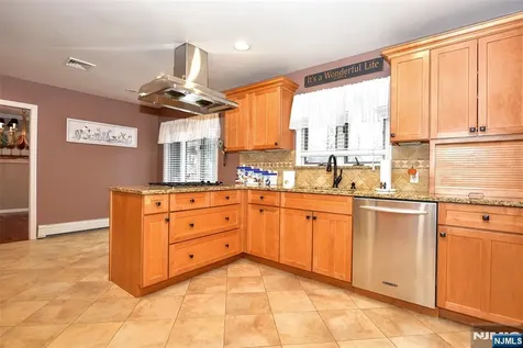 7 Jefferson Place Wayne NJ 07470
