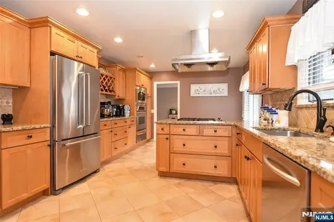 7 Jefferson Place Wayne NJ 07470