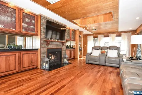 7 Jefferson Place Wayne NJ 07470