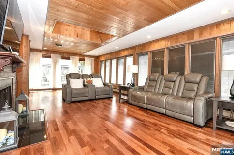 7 Jefferson Place Wayne NJ 07470