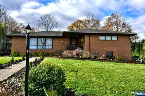 7 Jefferson Place Wayne NJ 07470
