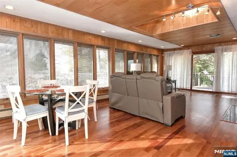 7 Jefferson Place Wayne NJ 07470