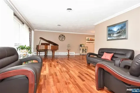 7 Jefferson Place Wayne NJ 07470