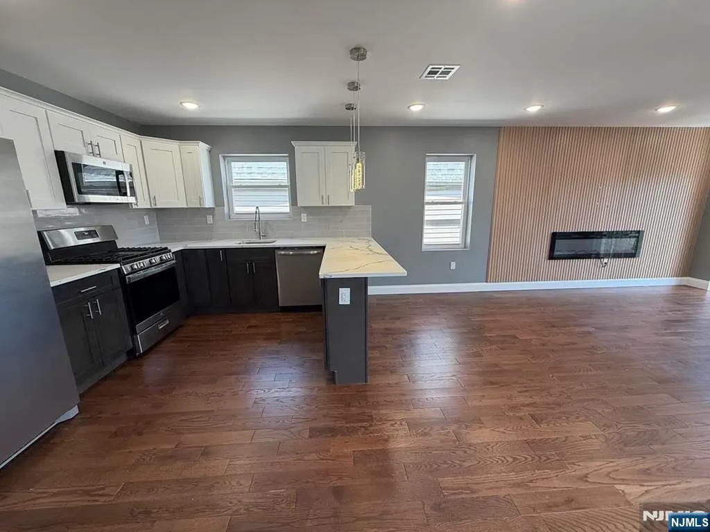 225 9th Street Newark NJ 07103