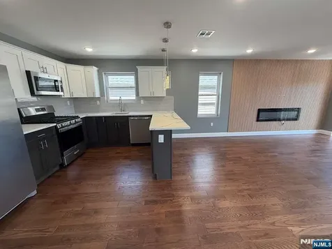 225 9th Street Newark NJ 07103
