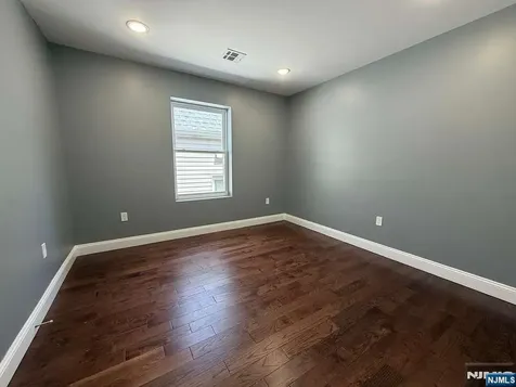 225 9th Street Newark NJ 07103