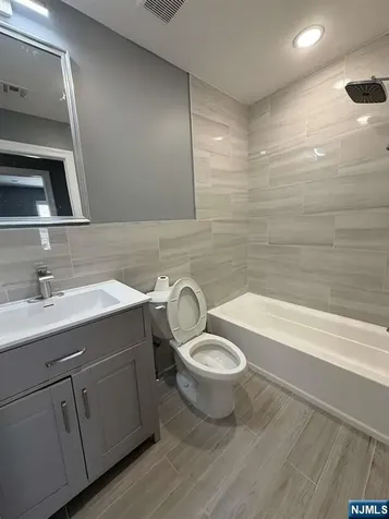 225 9th Street Newark NJ 07103