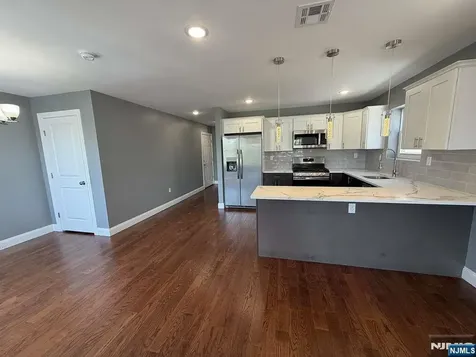 225 9th Street Newark NJ 07103