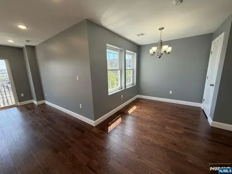 225 9th Street Newark NJ 07103