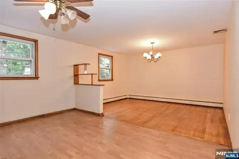 8 Royal Avenue Hawthorne NJ 07506