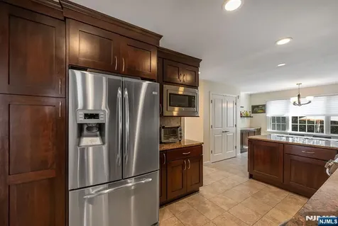 8 Prescott Road Ho-ho-kus NJ 07423