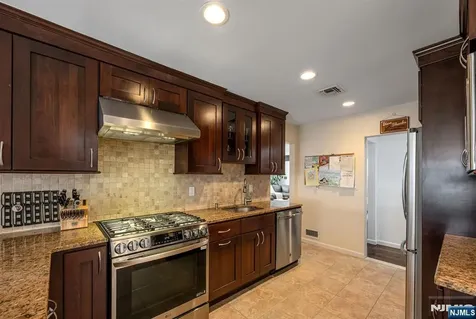 8 Prescott Road Ho-ho-kus NJ 07423