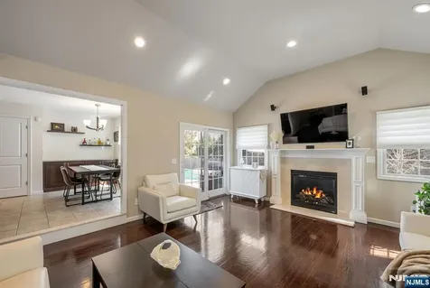 8 Prescott Road Ho-ho-kus NJ 07423