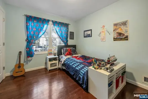 8 Prescott Road Ho-ho-kus NJ 07423