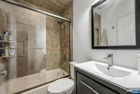 8 Prescott Road Ho-ho-kus NJ 07423