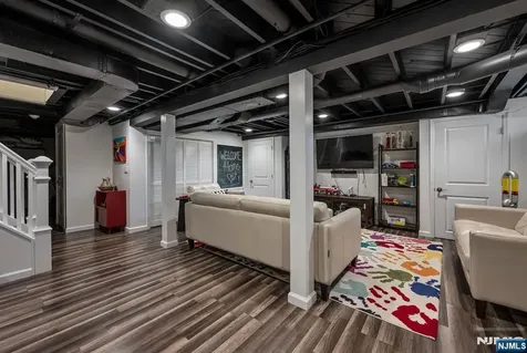 8 Prescott Road Ho-ho-kus NJ 07423
