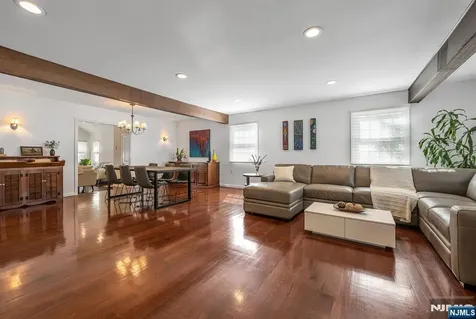 8 Prescott Road Ho-ho-kus NJ 07423