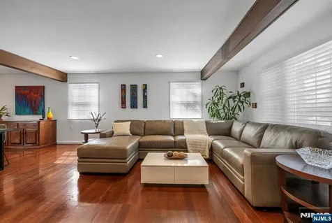 8 Prescott Road Ho-ho-kus NJ 07423