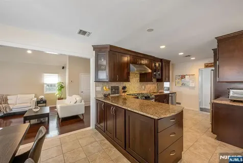 8 Prescott Road Ho-ho-kus NJ 07423
