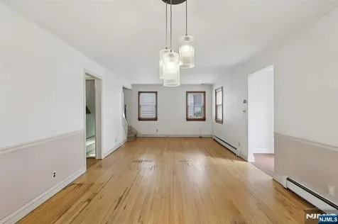 27 Jagoe Street Bergenfield NJ 07621