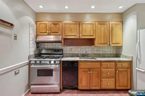 27 Jagoe Street Bergenfield NJ 07621