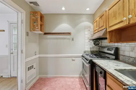 27 Jagoe Street Bergenfield NJ 07621