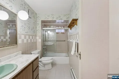 27 Jagoe Street Bergenfield NJ 07621