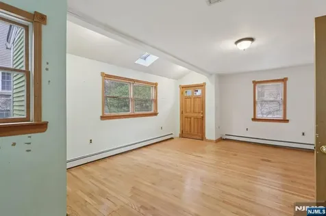 27 Jagoe Street Bergenfield NJ 07621