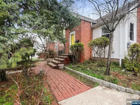 27 Jagoe Street Bergenfield NJ 07621