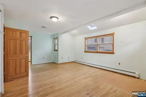 27 Jagoe Street Bergenfield NJ 07621