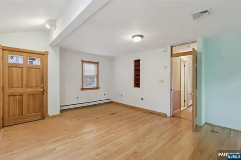 27 Jagoe Street Bergenfield NJ 07621
