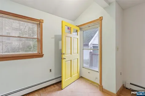 27 Jagoe Street Bergenfield NJ 07621