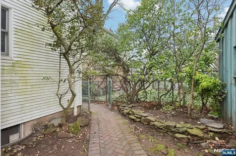 27 Jagoe Street Bergenfield NJ 07621