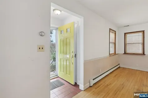 27 Jagoe Street Bergenfield NJ 07621