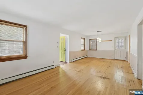 27 Jagoe Street Bergenfield NJ 07621