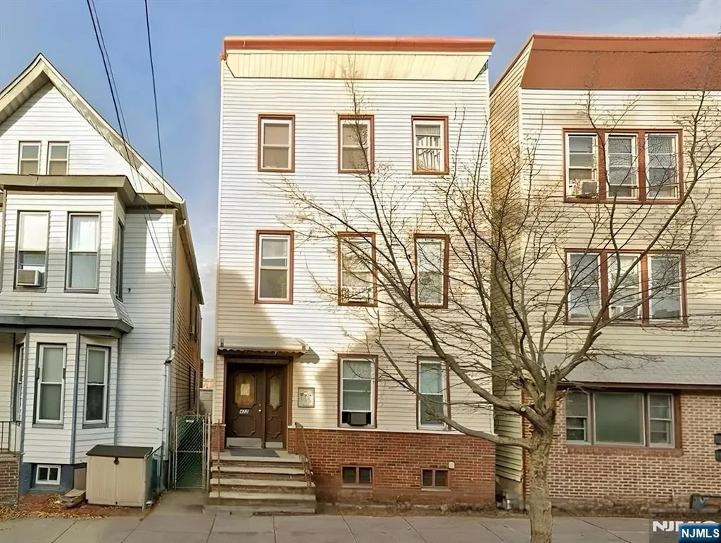 422 John Street East Newark NJ 07029