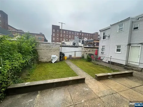 422 John Street East Newark NJ 07029