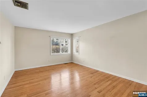 8C Cove Lane North Bergen NJ 07047