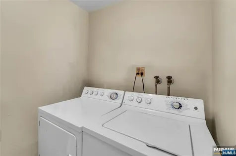 8C Cove Lane North Bergen NJ 07047