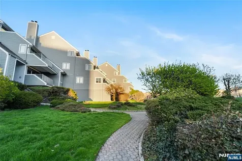 8C Cove Lane North Bergen NJ 07047