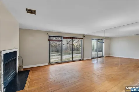 8C Cove Lane North Bergen NJ 07047