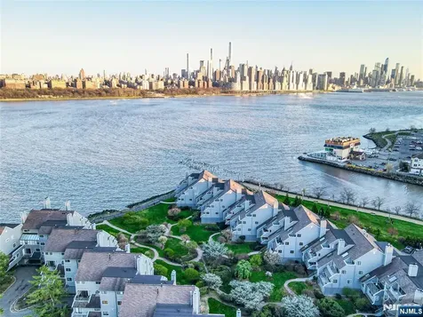 8C Cove Lane North Bergen NJ 07047