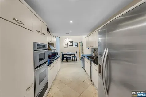 8C Cove Lane North Bergen NJ 07047