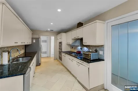 8C Cove Lane North Bergen NJ 07047