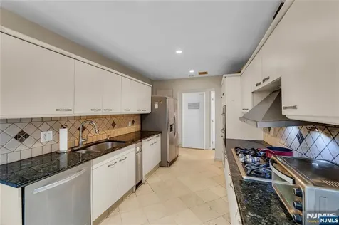 8C Cove Lane North Bergen NJ 07047